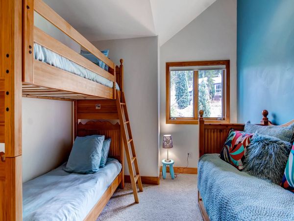 Mountain Vacation Home With Hot Tub 14 Guests