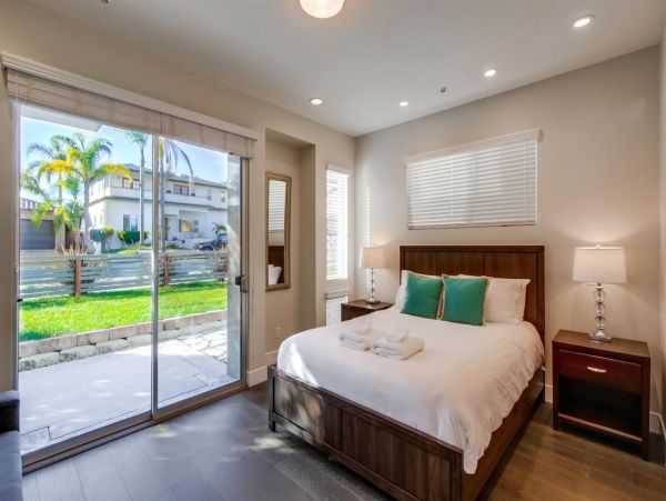 Sleek and Stylish Beach House with Rooftop Deck