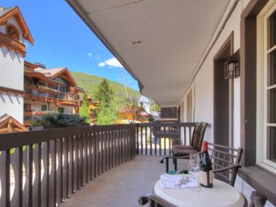 Vail Walk to Lift Cozy Studio Pool & Hot Tub