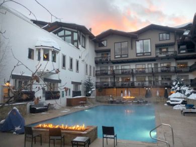 Vail Walk to Lift Cozy Studio Pool & Hot Tub