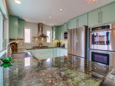 Premier 3 Bedroom Townhome in Mission Beach Sleeps 9 Guests