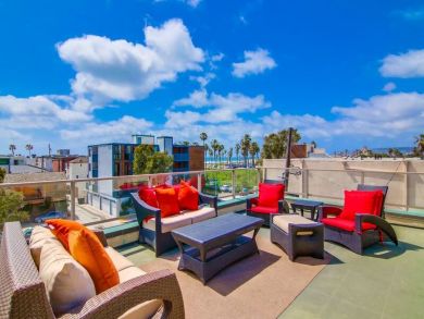 Premier 3 Bedroom Townhome in Mission Beach Sleeps 9 Guests