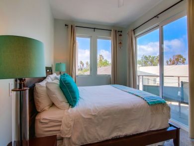 Premier 3 Bedroom Townhome in Mission Beach Sleeps 9 Guests