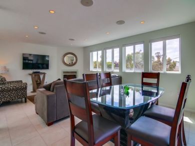 Premier 3 Bedroom Townhome in Mission Beach Sleeps 9 Guests