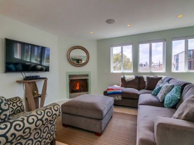 Premier 3 Bedroom Townhome in Mission Beach Sleeps 9 Guests