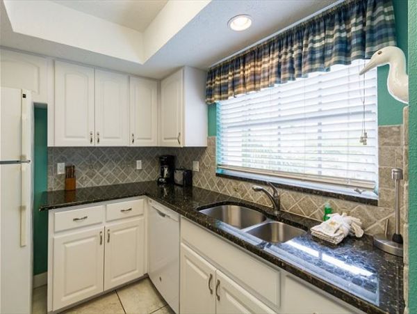 SIESTA KEY CONDO PARTIAL GULF VIEW SLEEPS 6