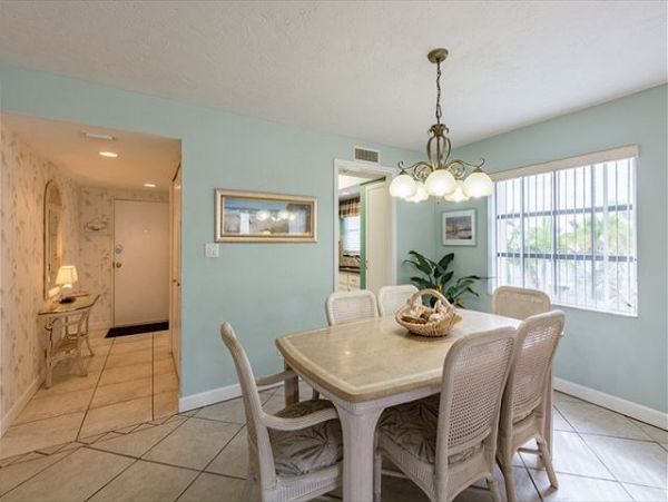 SIESTA KEY CONDO PARTIAL GULF VIEW SLEEPS 6
