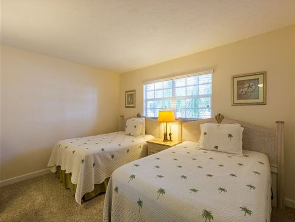 SIESTA KEY CONDO PARTIAL GULF VIEW SLEEPS 6
