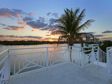 Five Bedroom Waterfront Pool Home in Jupiter