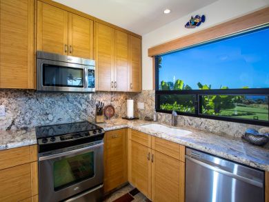 Beautiful 2 Bedroom Condo with Stunning Views of the Pacific