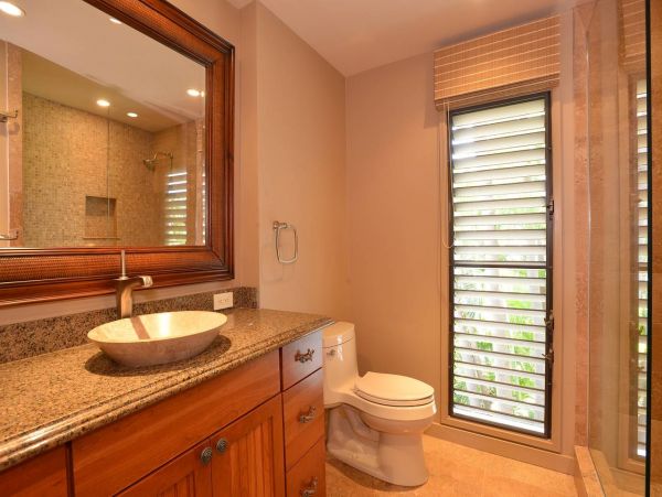 Ocean View 2 Bedroom Vacation Condo Walk to Beach