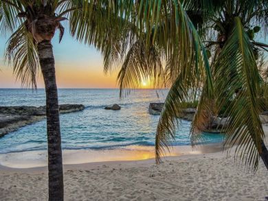 Luxury Three Bedroom Vacation Home in Grand Cayman
