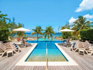 Luxury Three Bedroom Vacation Home in Grand Cayman