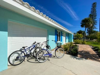 Holmes Beach 2 Bedroom Home Sleeps 6  Private Pool & Spa