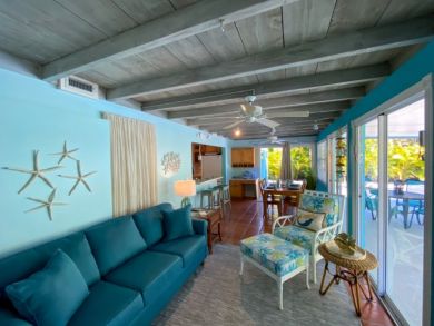 Holmes Beach 2 Bedroom Home Sleeps 6  Private Pool & Spa