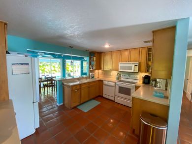 Holmes Beach 2 Bedroom Home Sleeps 6  Private Pool & Spa