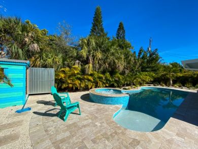 Holmes Beach 2 Bedroom Home Sleeps 6  Private Pool & Spa
