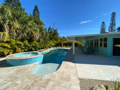 Holmes Beach 2 Bedroom Home Sleeps 6  Private Pool & Spa
