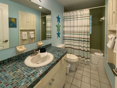 Holmes Beach 2 Bedroom Home Sleeps 6  Private Pool & Spa