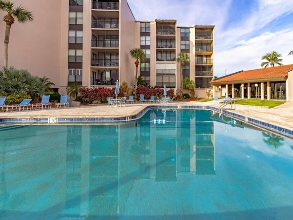 Experience Luxury and Comfort in Siesta Key