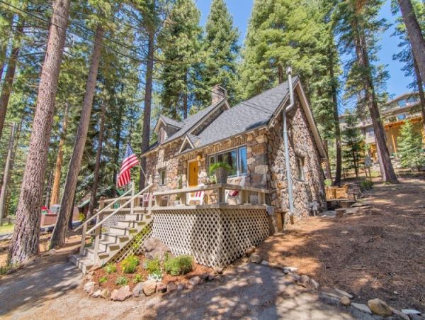 Tahoe City Vacation Cottage Sleeps Four Guests