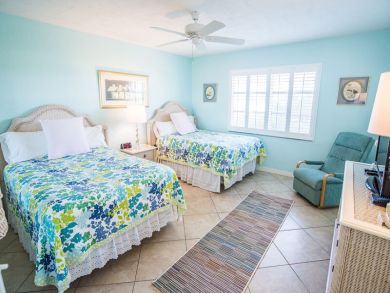 Beachfront One Bedroom Vacation Condo in Siesta Key