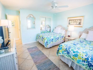 Beachfront One Bedroom Vacation Condo in Siesta Key
