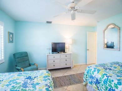 Beachfront One Bedroom Vacation Condo in Siesta Key