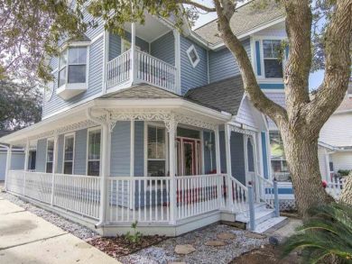 Destin Vacation Home Sleeps Twelve Guests.