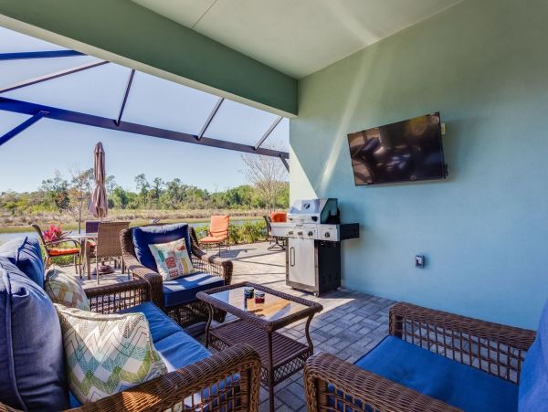 Naples Luxury Villa 2 Bedrooms + Den Waterfront