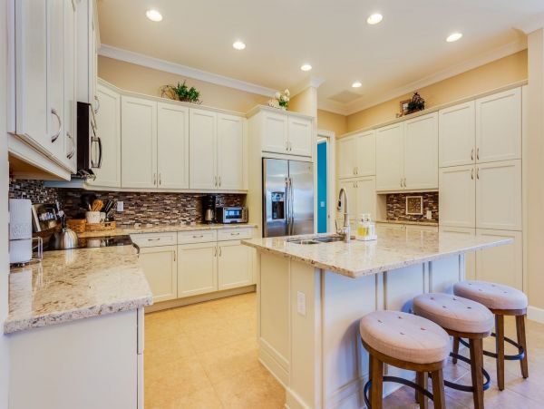 Naples Luxury Villa 2 Bedrooms + Den Waterfront