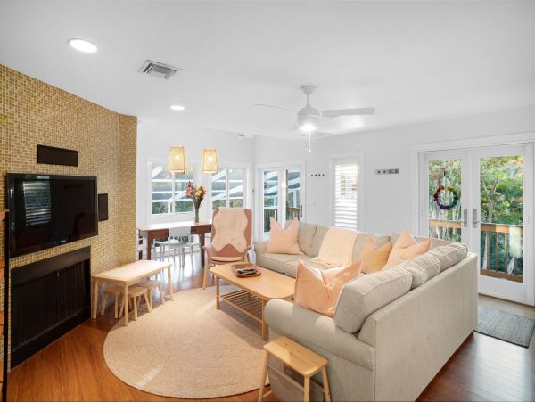 Four Bedroom Vacation Home in Sanibel - Walk to Beach