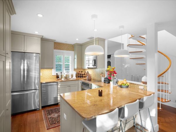 Four Bedroom Vacation Home in Sanibel - Walk to Beach