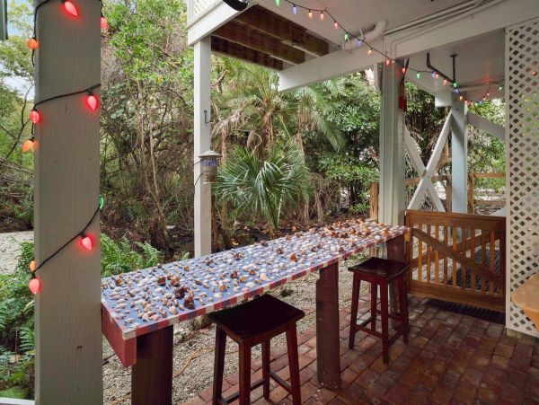 Four Bedroom Vacation Home in Sanibel - Walk to Beach