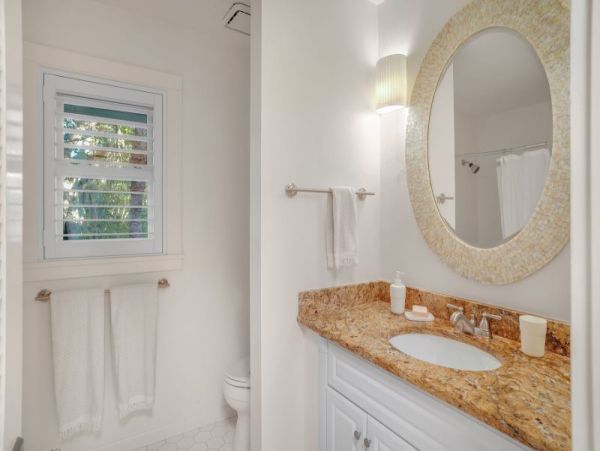 Four Bedroom Vacation Home in Sanibel - Walk to Beach
