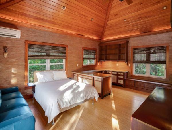 Four Bedroom Vacation Home in Sanibel - Walk to Beach