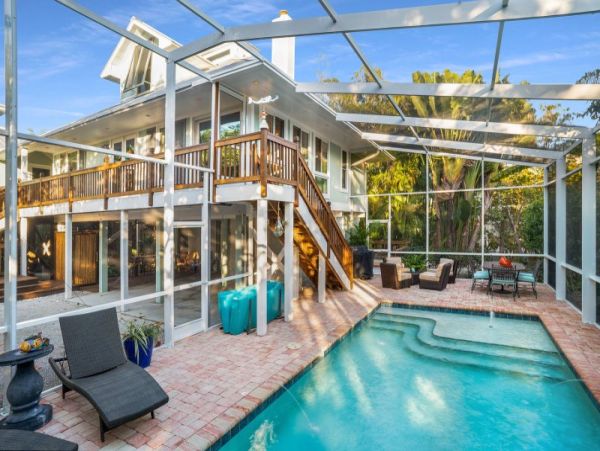Four Bedroom Vacation Home in Sanibel - Walk to Beach