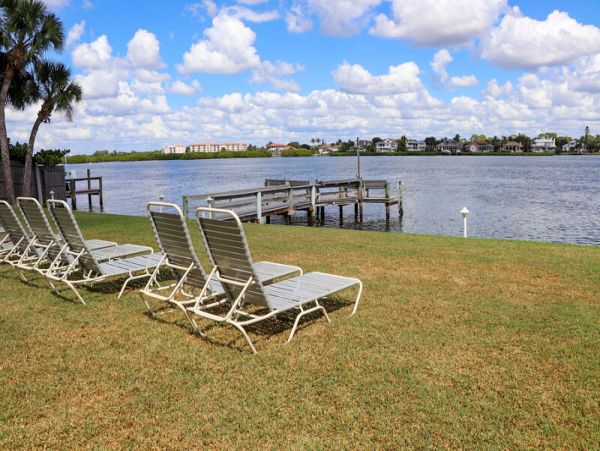 Siesta Key Vacation Condo One mile to Village 4 min walk to Trolley Stop