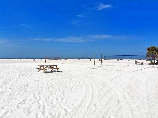 Siesta Key Vacation Condo One mile to Village 4 min walk to Trolley Stop