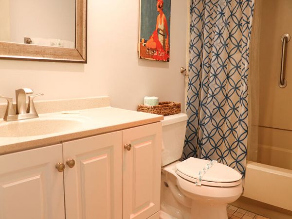 Siesta Key Vacation Condo One mile to Village 4 min walk to Trolley Stop