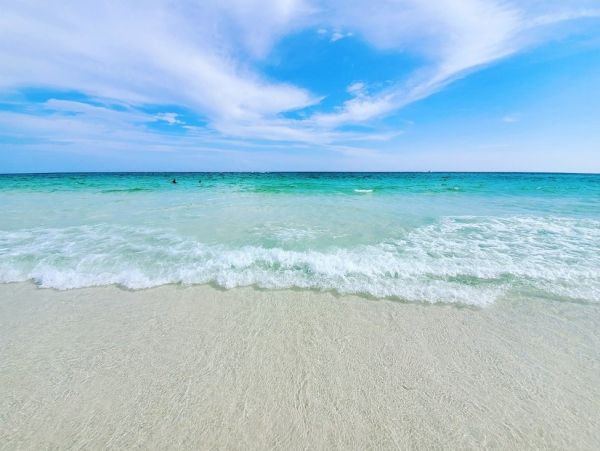 Destin Condo Gulf Front 8 Guests With Communal Pool