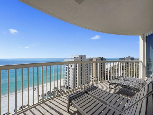 Destin Condo Gulf Front 8 Guests With Communal Pool