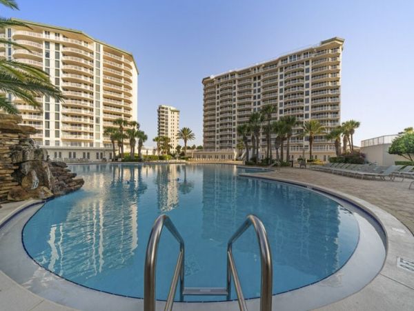 Destin Condo Gulf Front 8 Guests With Communal Pool