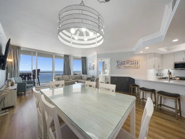 Destin Condo Gulf Front 8 Guests With Communal Pool