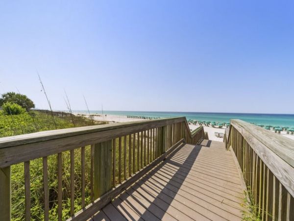 Destin Condo Gulf Front 8 Guests With Communal Pool
