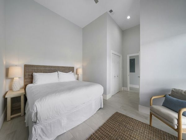Destin Vacation Home Five Bedroom Walk to Beach