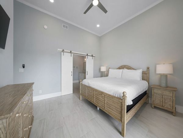 Destin Vacation Home Five Bedroom Walk to Beach