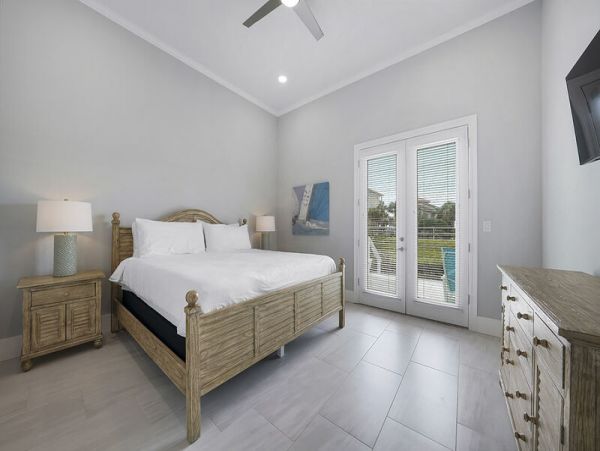 Destin Vacation Home Five Bedroom Walk to Beach