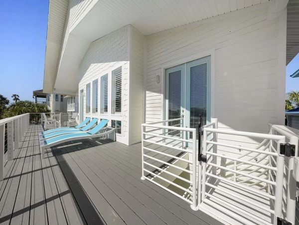 Destin Vacation Home Five Bedroom Walk to Beach