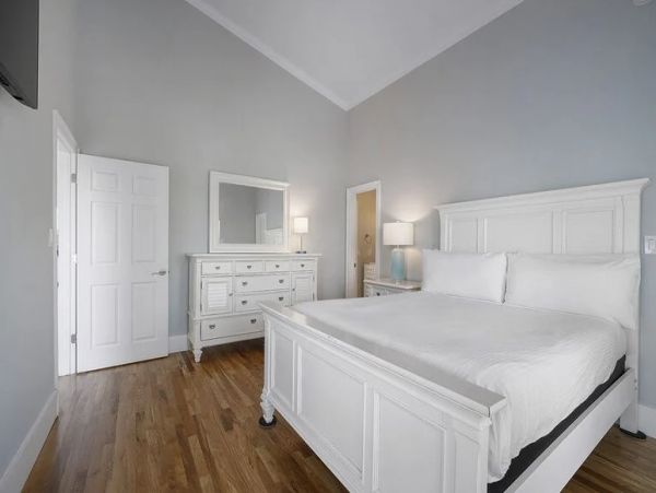 Destin Vacation Home Five Bedroom Walk to Beach